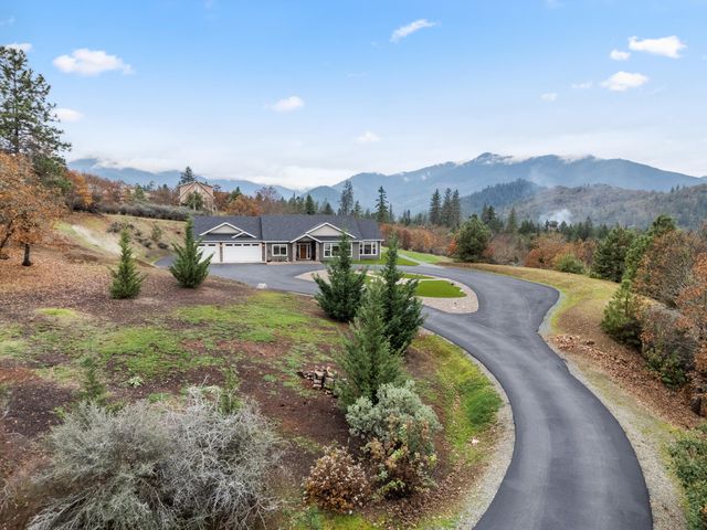 182 Blue Chip Lane, Grants Pass, OR 97527