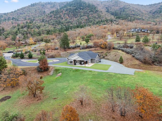 182 Blue Chip Lane, Grants Pass, OR 97527