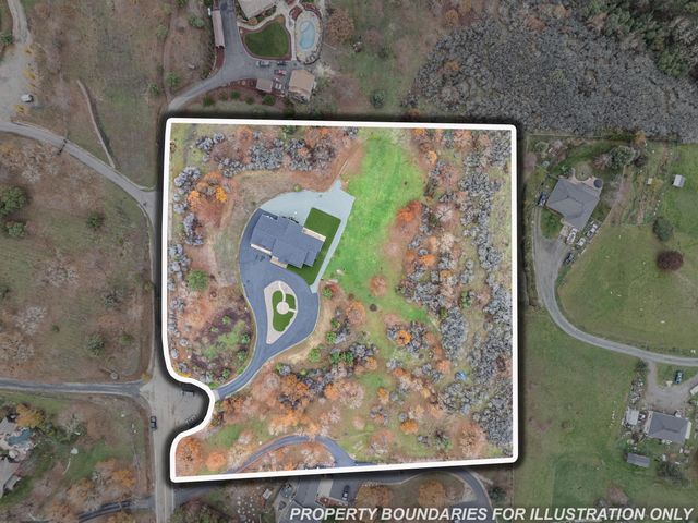 182 Blue Chip Lane, Grants Pass, OR 97527