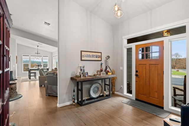 182 Blue Chip Lane, Grants Pass, OR 97527