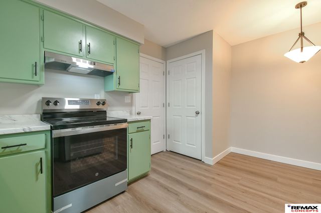 240 E 22nd Street, Crete, NE 68333