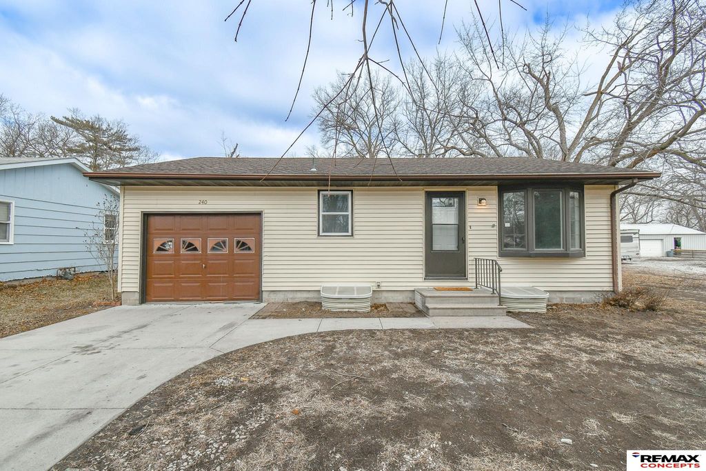 240 E 22nd Street, Crete, NE 68333