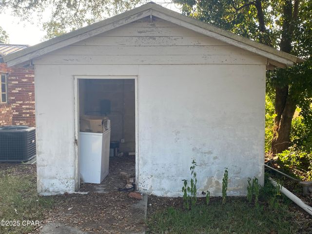 6920 Florida Street, Grand Ridge, FL 32442