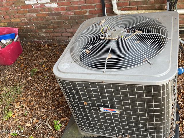 6920 Florida Street, Grand Ridge, FL 32442