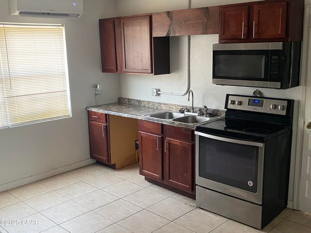 6920 Florida Street, Grand Ridge, FL 32442