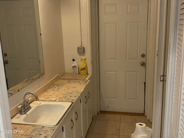 6920 Florida Street, Grand Ridge, FL 32442