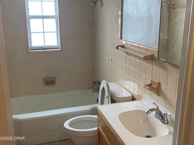 6920 Florida Street, Grand Ridge, FL 32442