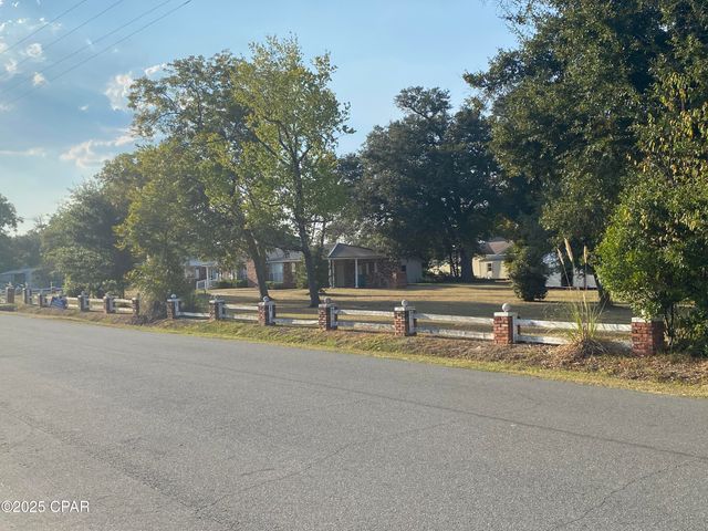 6920 Florida Street, Grand Ridge, FL 32442