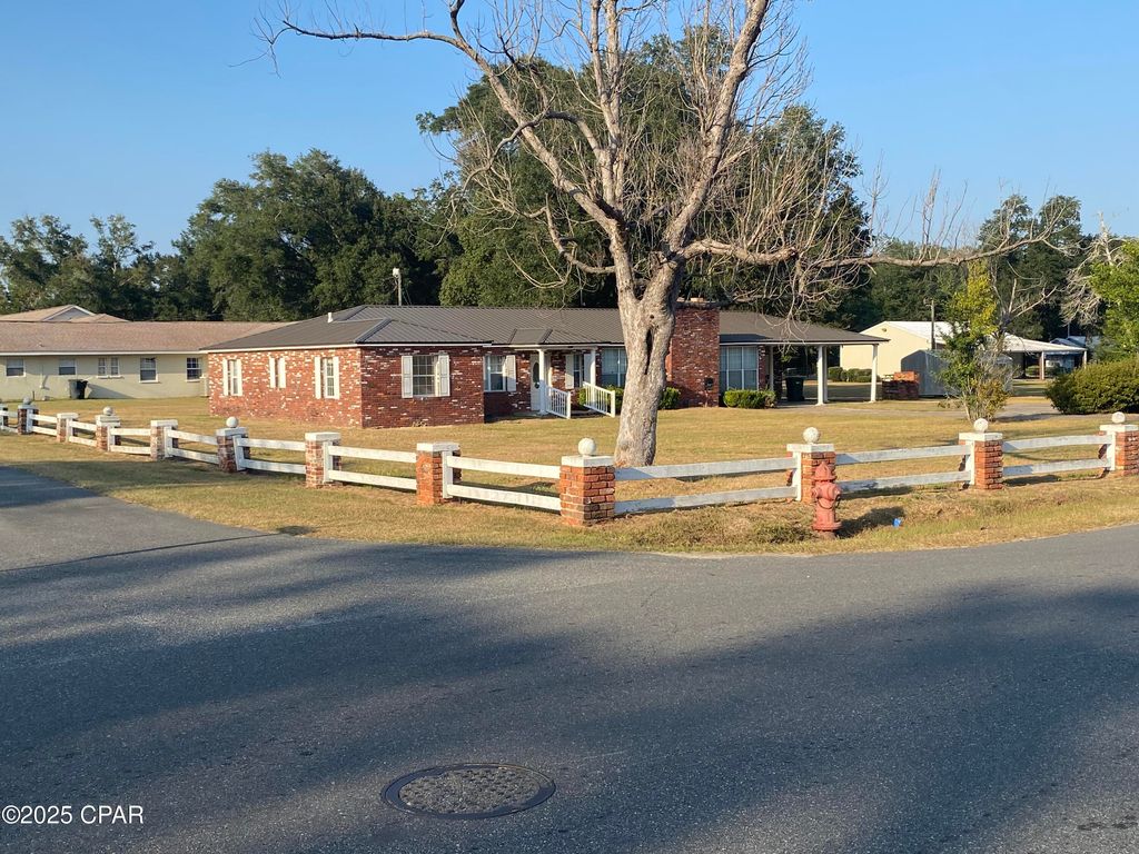 6920 Florida Street, Grand Ridge, FL 32442