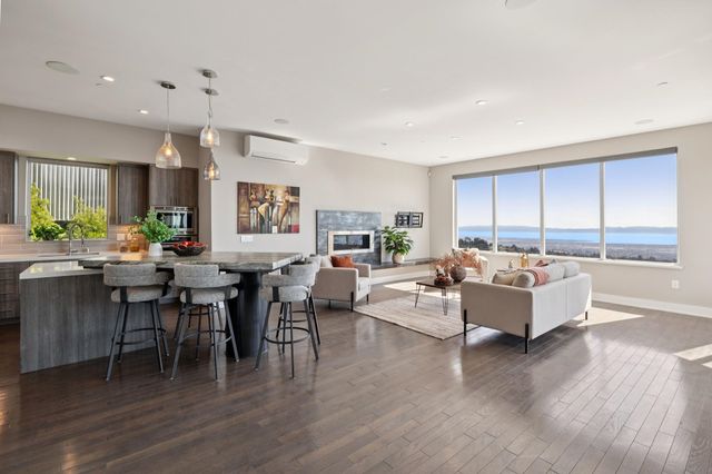 25 Diablo Dr, Oakland, CA 94611