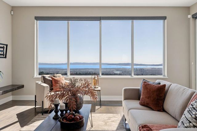 25 Diablo Dr, Oakland, CA 94611