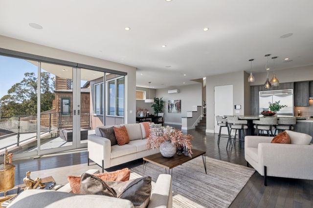 25 Diablo Dr, Oakland, CA 94611