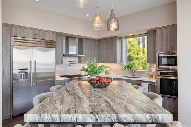 25 Diablo Dr, Oakland, CA 94611