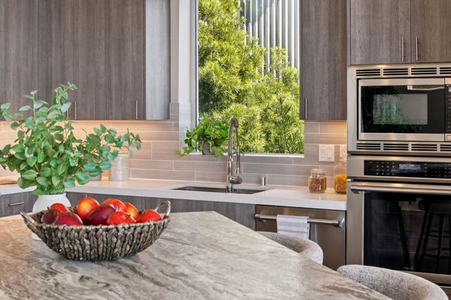 25 Diablo Dr, Oakland, CA 94611