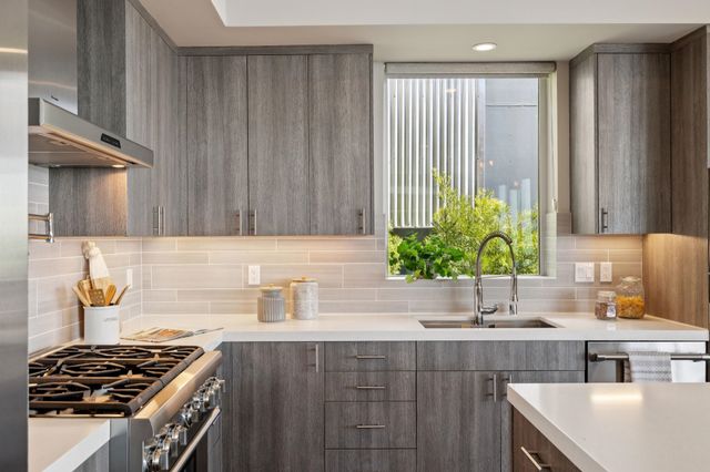 25 Diablo Dr, Oakland, CA 94611