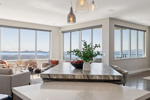 25 Diablo Dr, Oakland, CA 94611