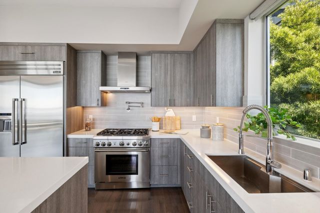 25 Diablo Dr, Oakland, CA 94611