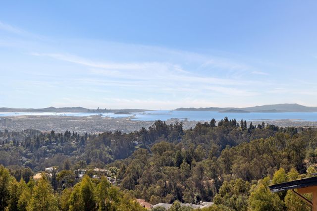 25 Diablo Dr, Oakland, CA 94611