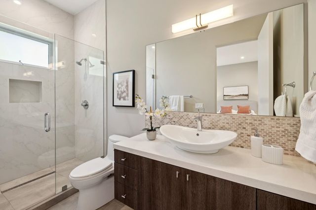 25 Diablo Dr, Oakland, CA 94611