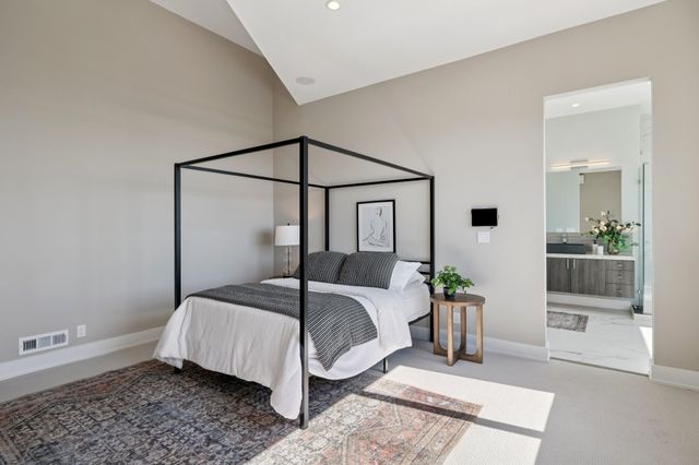 25 Diablo Dr, Oakland, CA 94611