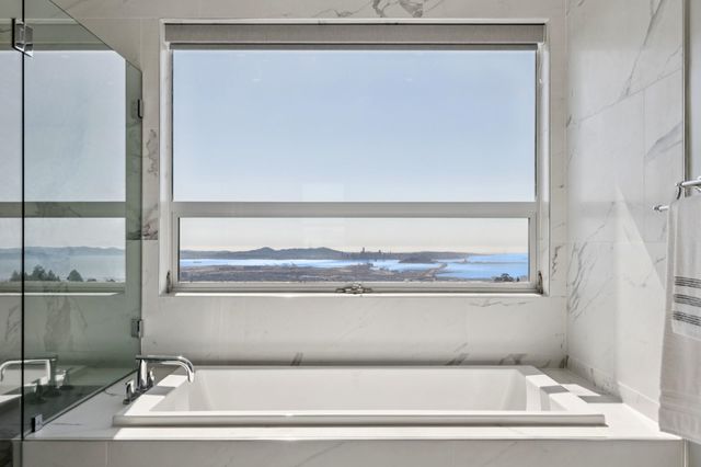 25 Diablo Dr, Oakland, CA 94611