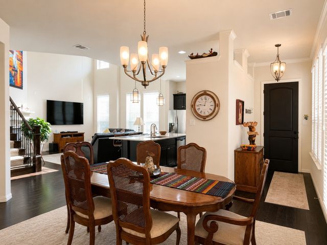 427 Renaissance Lane, Irving, TX 75060