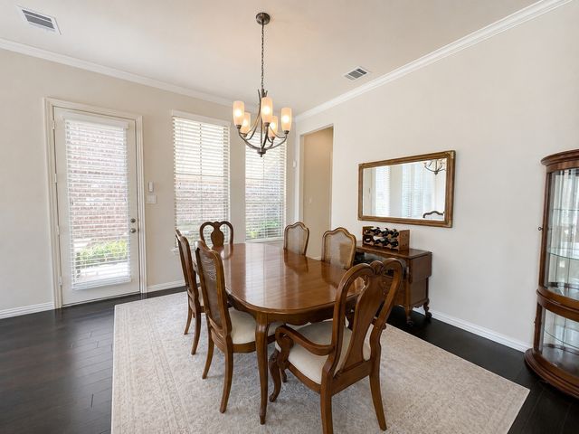 427 Renaissance Lane, Irving, TX 75060