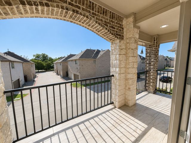 427 Renaissance Lane, Irving, TX 75060