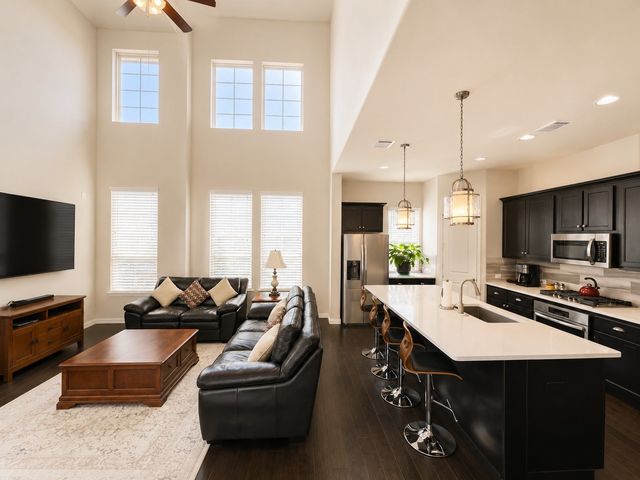 427 Renaissance Lane, Irving, TX 75060