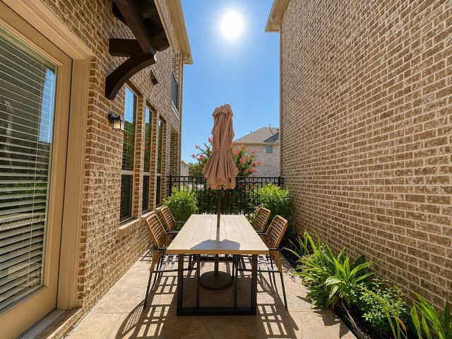 427 Renaissance Lane, Irving, TX 75060
