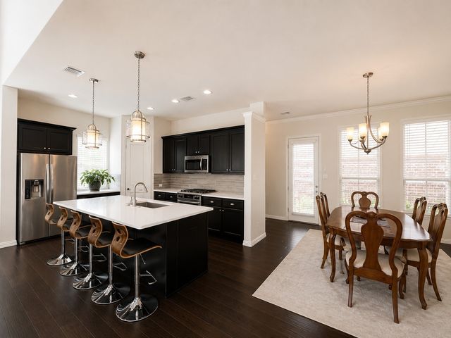 427 Renaissance Lane, Irving, TX 75060