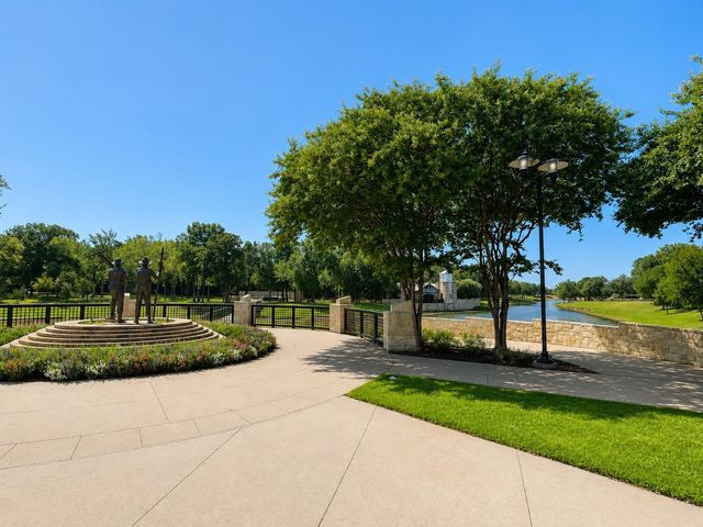 427 Renaissance Lane, Irving, TX 75060