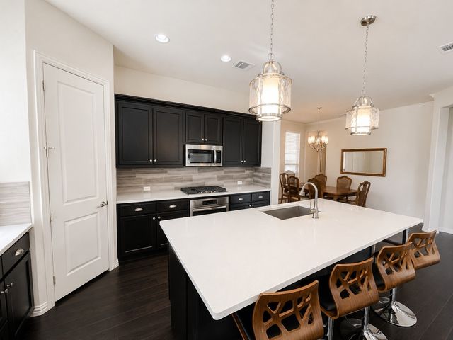 427 Renaissance Lane, Irving, TX 75060