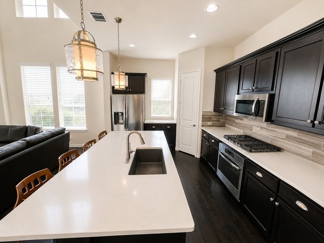 427 Renaissance Lane, Irving, TX 75060