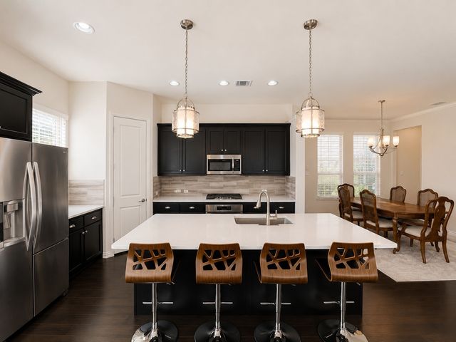 427 Renaissance Lane, Irving, TX 75060