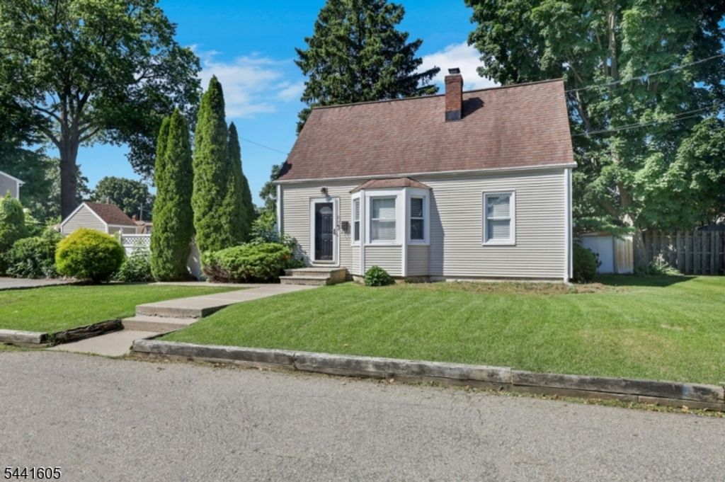 20 Harding Ave, Pompton Lakes Boro, NJ 07442