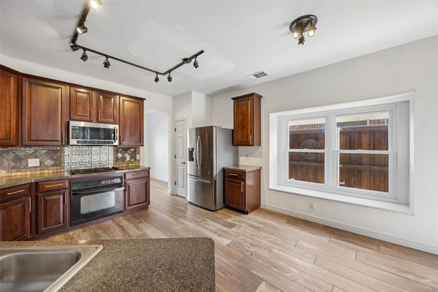 5525 Riverview Drive, The Colony, TX 75056