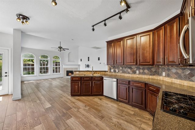 5525 Riverview Drive, The Colony, TX 75056