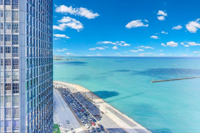 880 N Lake Shore Drive 18E, Chicago, IL 60611