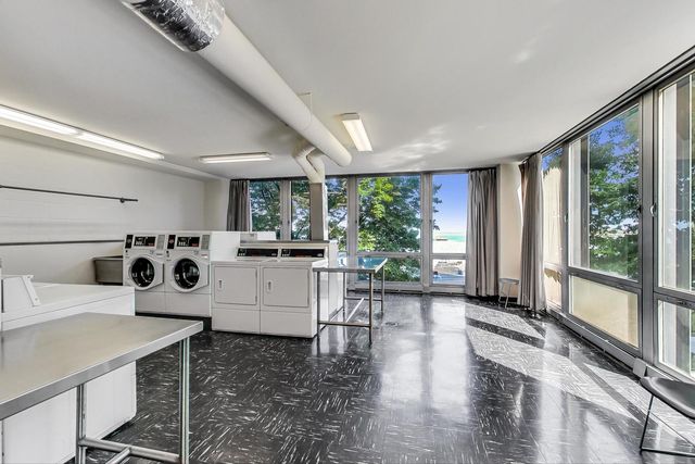 880 N Lake Shore Drive 18E, Chicago, IL 60611
