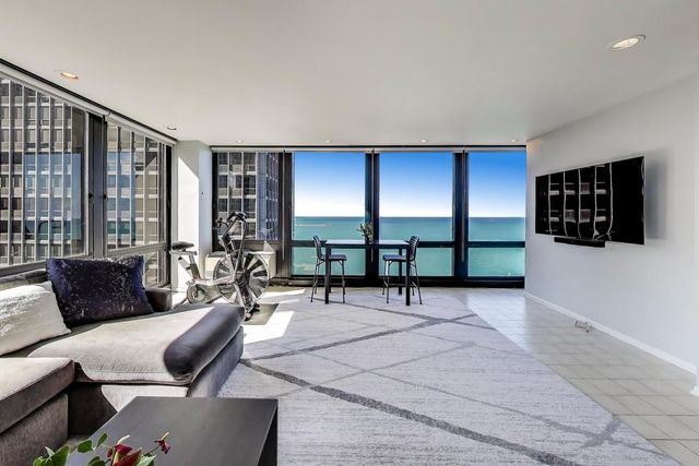 880 N Lake Shore Drive 18E, Chicago, IL 60611
