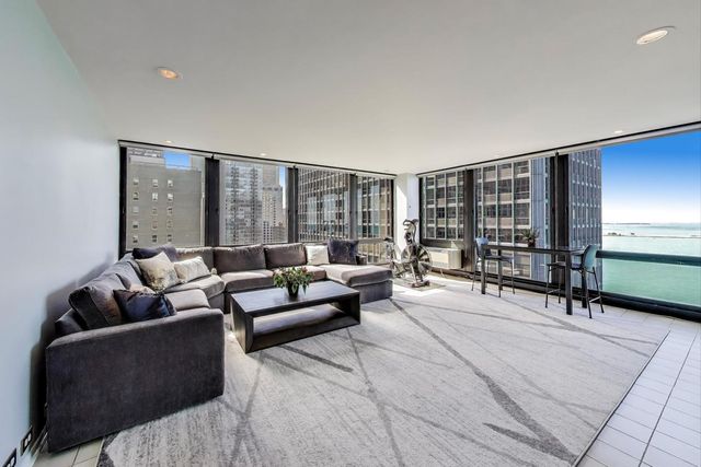 880 N Lake Shore Drive 18E, Chicago, IL 60611