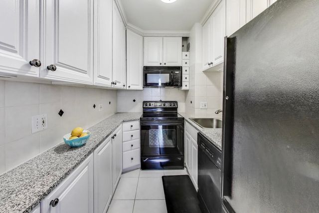 880 N Lake Shore Drive 18E, Chicago, IL 60611