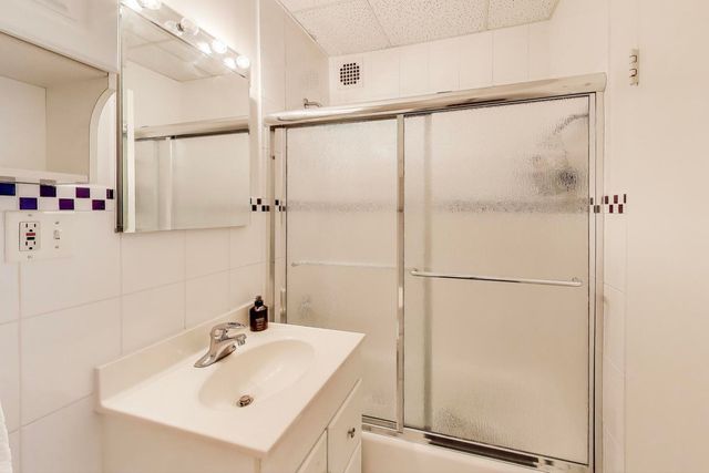 880 N Lake Shore Drive 18E, Chicago, IL 60611