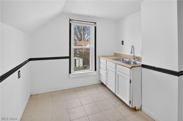 2010 Forestdale Avenue, Cleveland, OH 44109