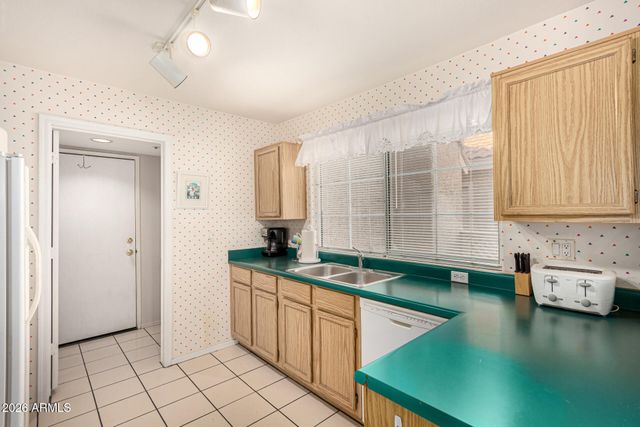 1633 E LAKESIDE Drive 161, Gilbert, AZ 85234