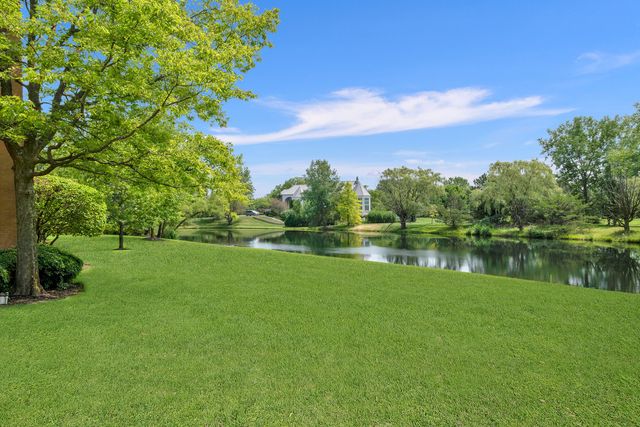 5 S Meadow Court, South Barrington, IL 60010