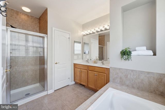 22661 SETTLERS TRAIL TER, Brambleton, VA 20148