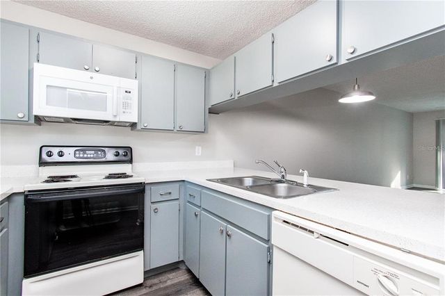 39132 COUNTY ROAD 54 2220, Zephyrhills, FL 33542