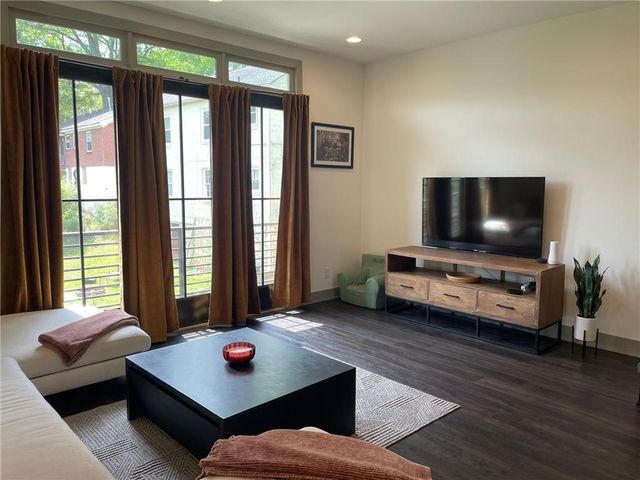 1223 Oxley Place NW, Atlanta, GA 30307